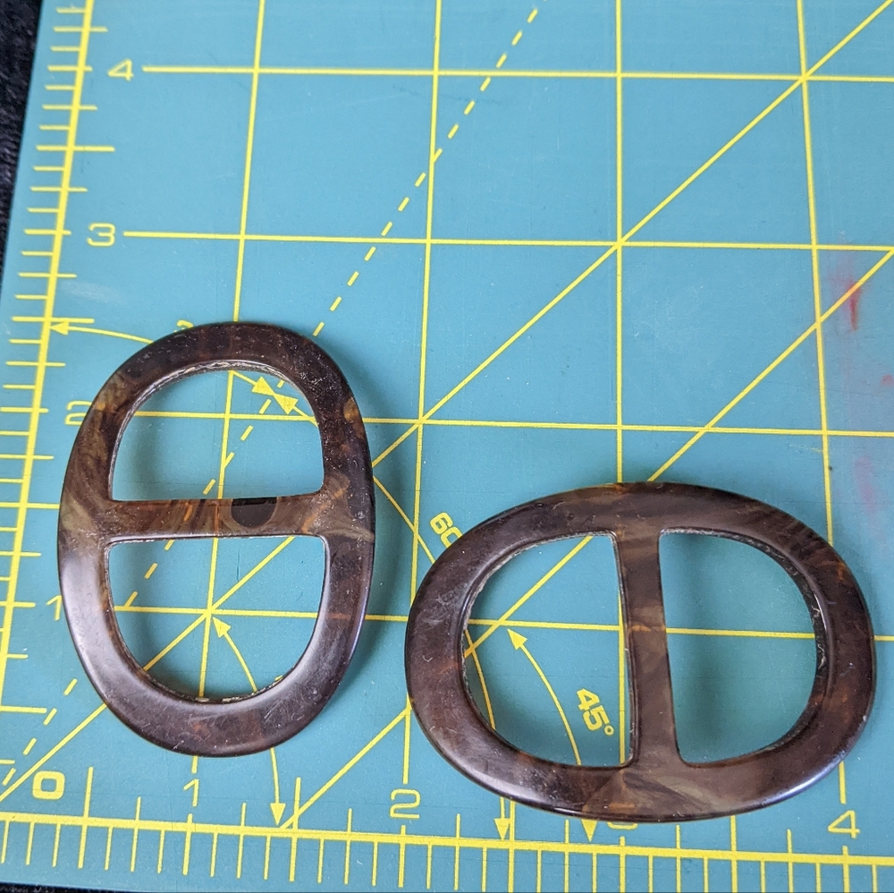 Vintage brown swirl curved plastic scarf or shawl rings